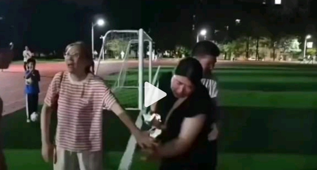 上海交大冲突事件引校门开放之争坚决反对校园对外开放！假期对外开放，也要进行预约和