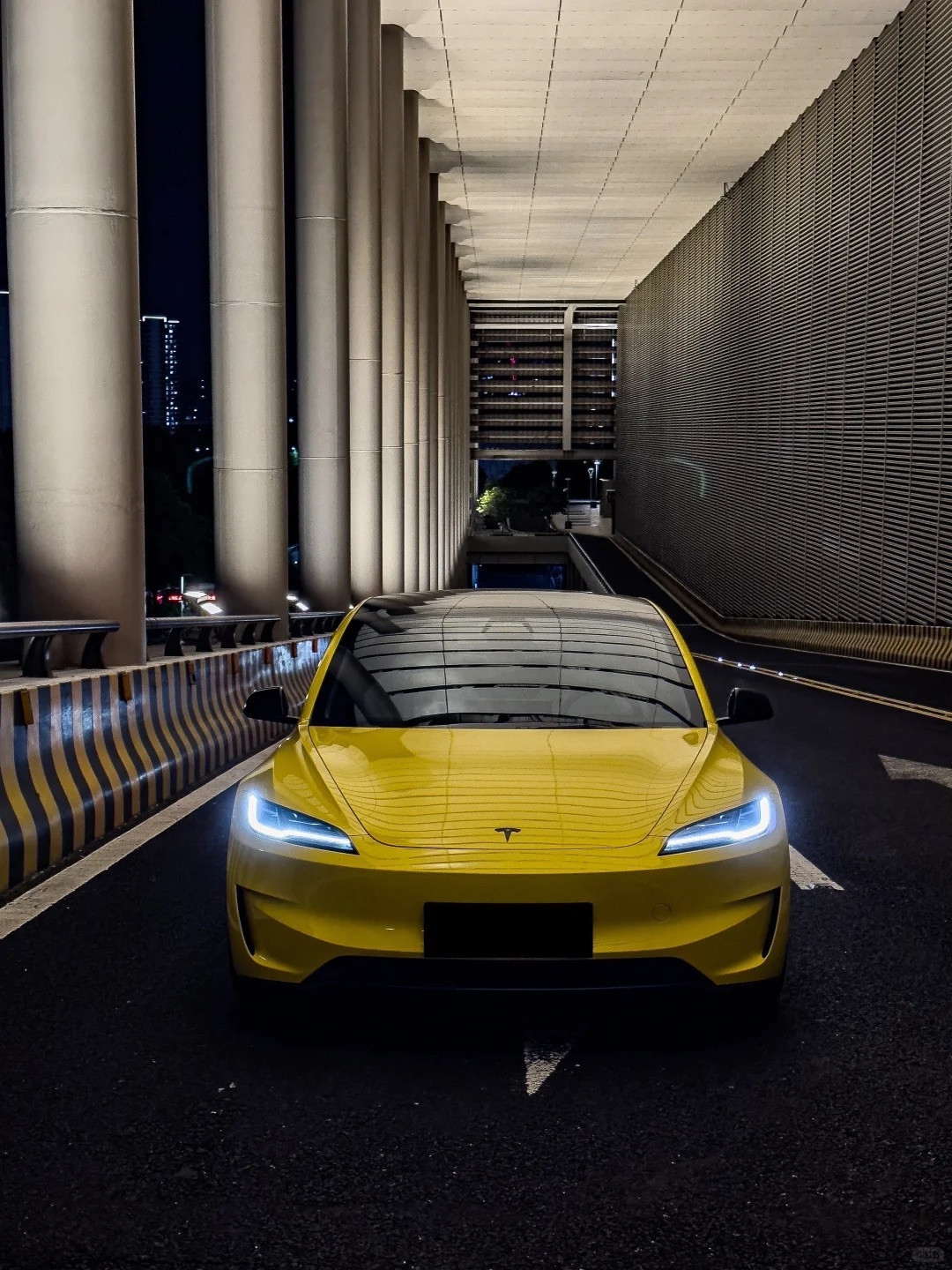 特斯拉model3信号黄，特别出片。。。特斯拉汽车画报​​​