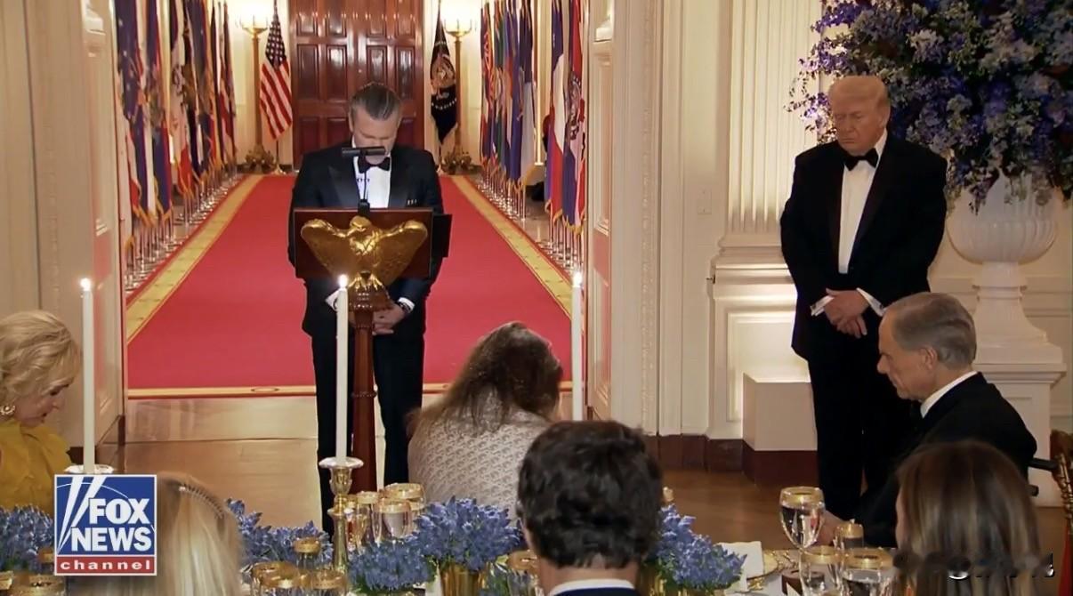 当地时间2月21日晚（北京时间今天），美国战争部长赫格塞斯在白宫州长晚宴上致餐前