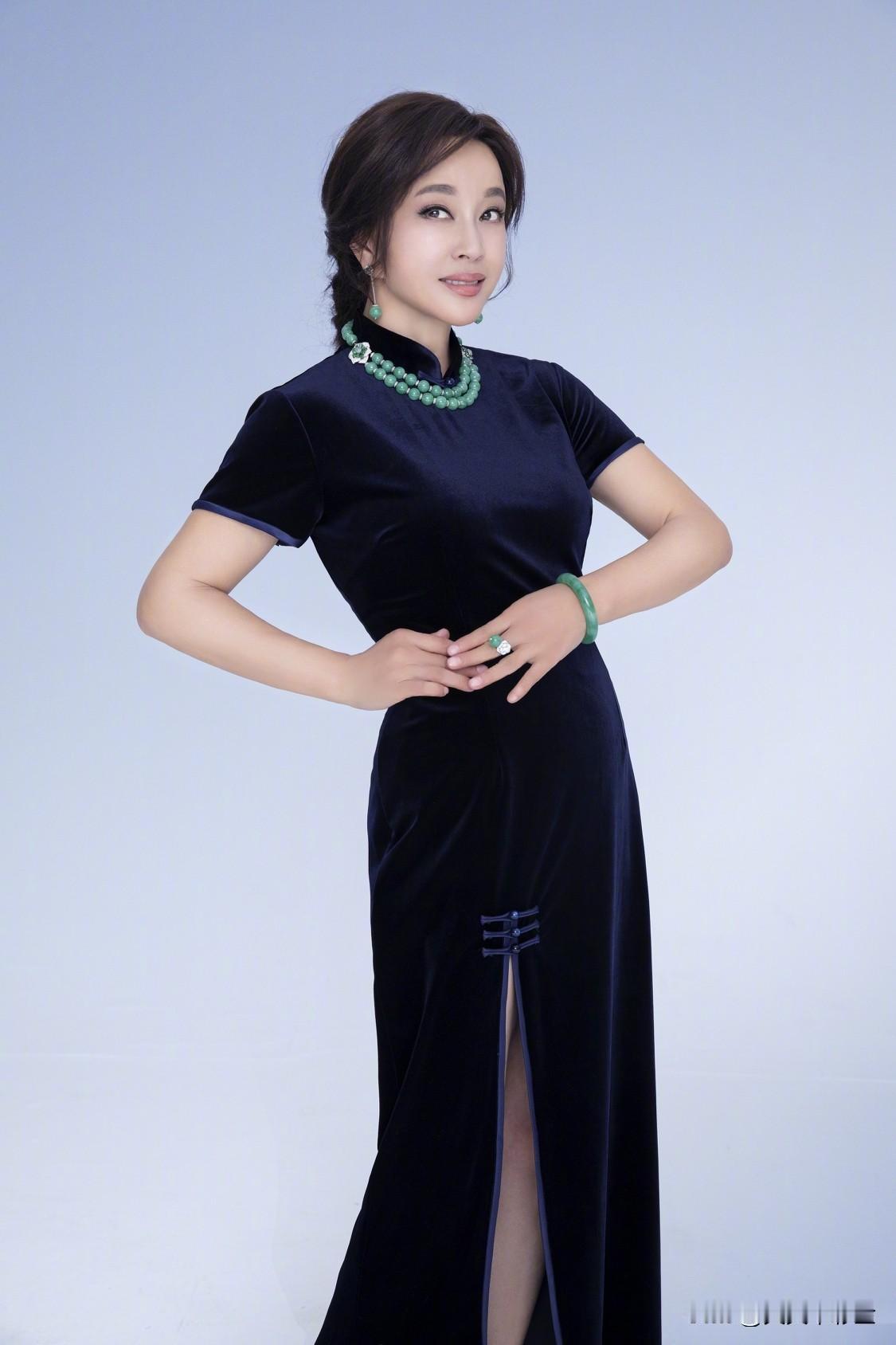 🔍刘晓庆近年都在做什么？近年来，刘晓庆的工作强度依然很高，涉足的领域也很