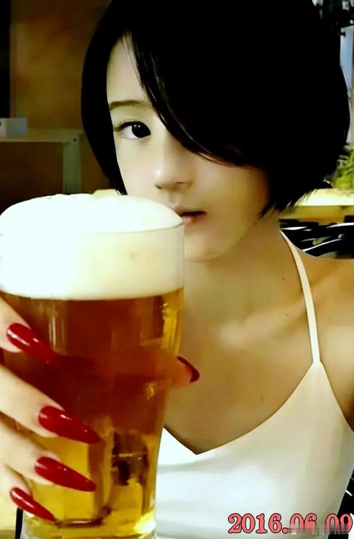 包上恩以前也是够非的，太妹实锤了