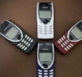 ‌美国人正在悄悄换回“傻瓜机”‌，去年全美卖了280万台，这背后是被智能手机整怕