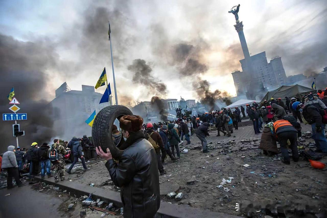 俄罗斯的导弹连续轰炸了几年，但乌克兰高层仍然照常开会、直播、打卡上班。俄罗斯才回