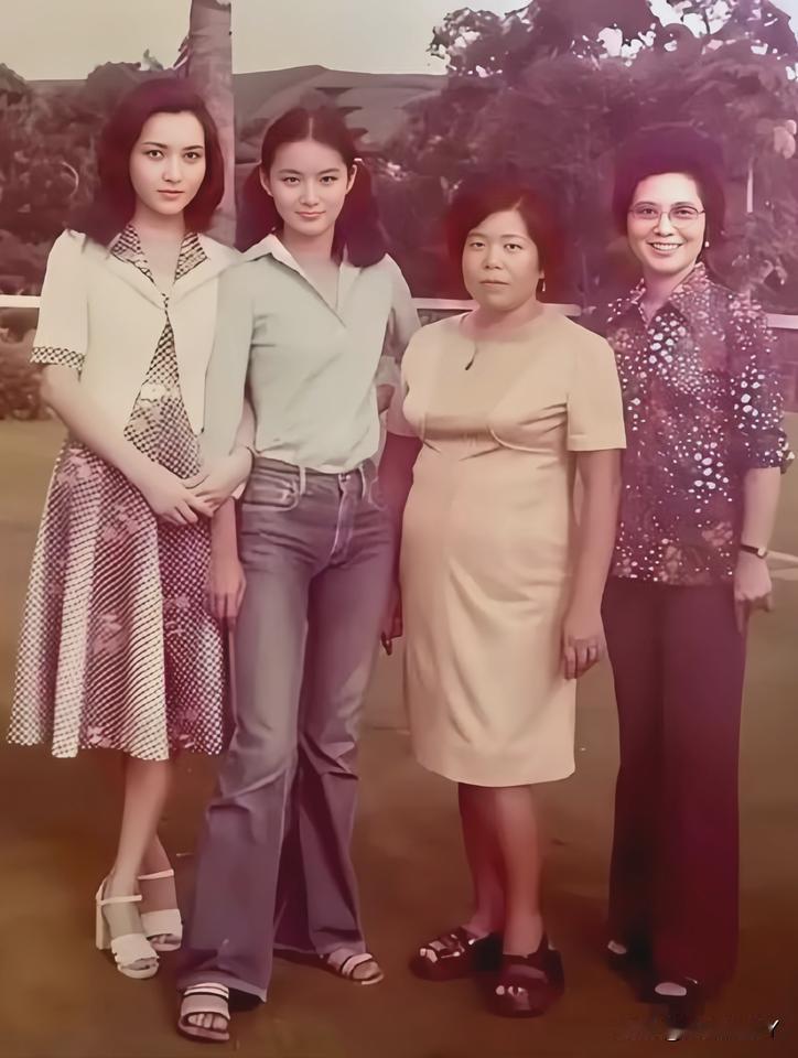 1972年18岁的林青霞，美绝了