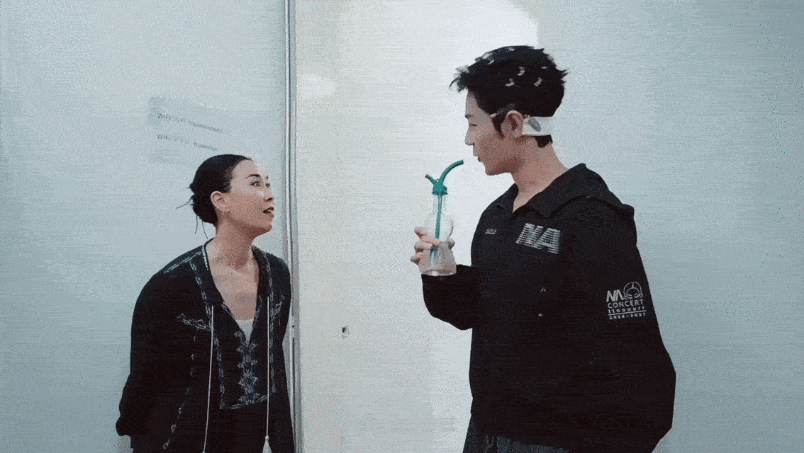 肖战满头夹子好可爱。​​​