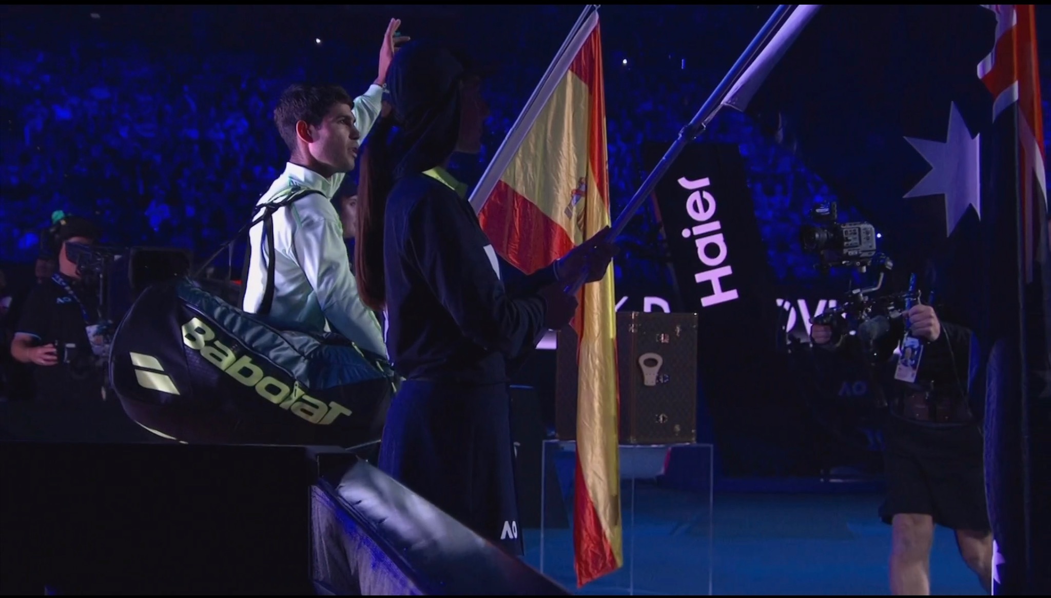 全场比赛看下来，阿卡的王霸之气蒸腾而出。稳，沉着，冷静，最大化自己的优势。后三盘