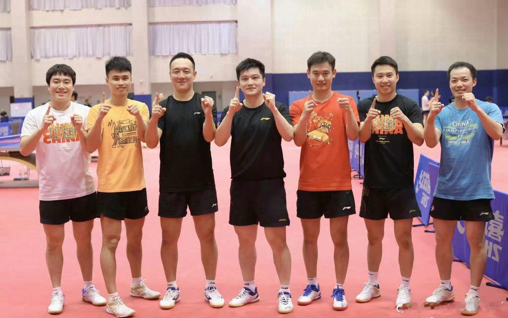 2012.2.17任浩于子洋刘丁硕樊振东徐晨皓周启豪梁靖崑一起进入国