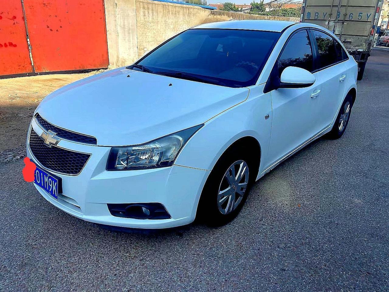 雪佛兰科鲁兹在咱们国内这台车可以说是算是一个比较神奇的车型。因为它有1.6的，也