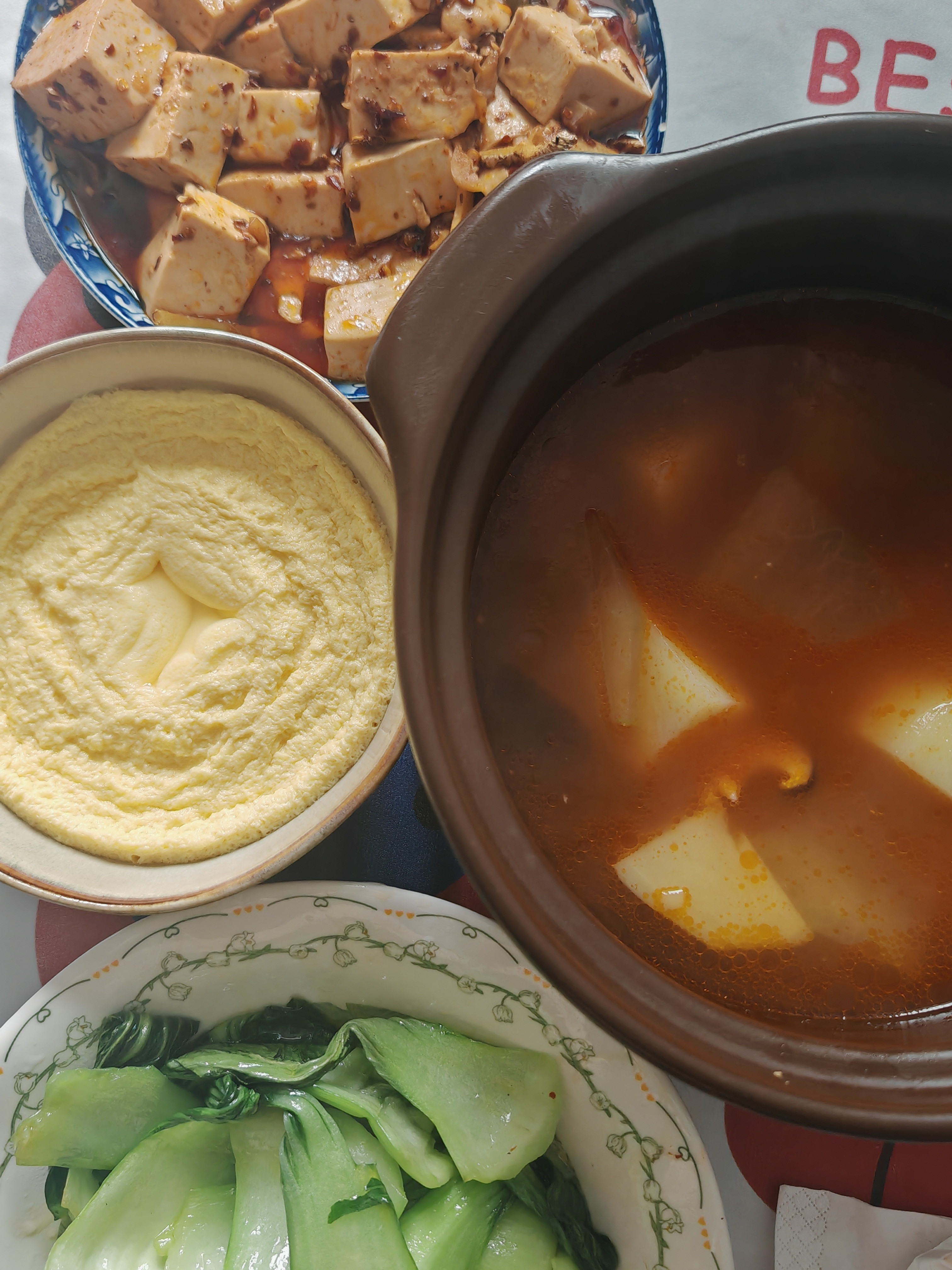午餐我又吃鸡肉吃恶心了，所以今天没有鸡肉！你们吃啥