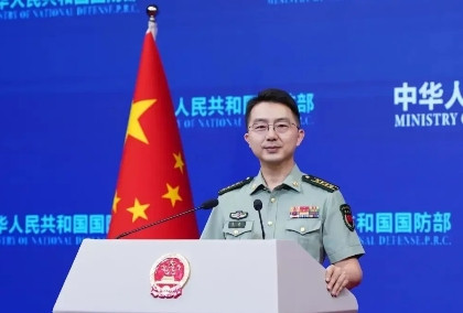据外媒报道，近期有大量外国船只在霍尔木兹海峡悬挂五星红旗，防止成为被袭击目标。