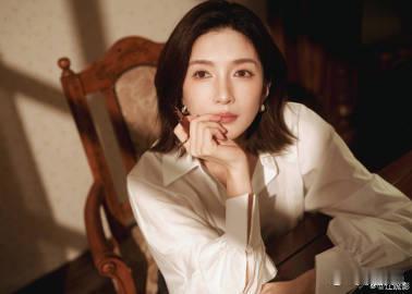 江疏影40岁知性美人江疏影40岁生日光影大片生日快乐姐姐，此等知性美的气质让人