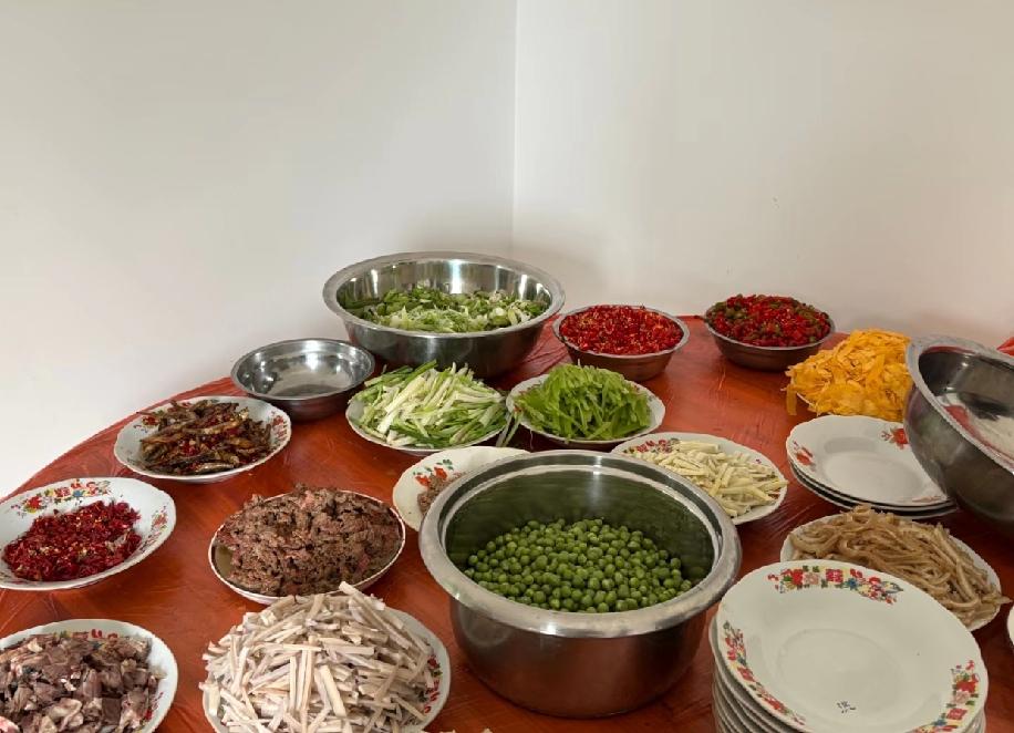 请客这事儿，真是一下子看清了亲戚们的真面目。我们初十办席，初六就跟各家亲戚都说好