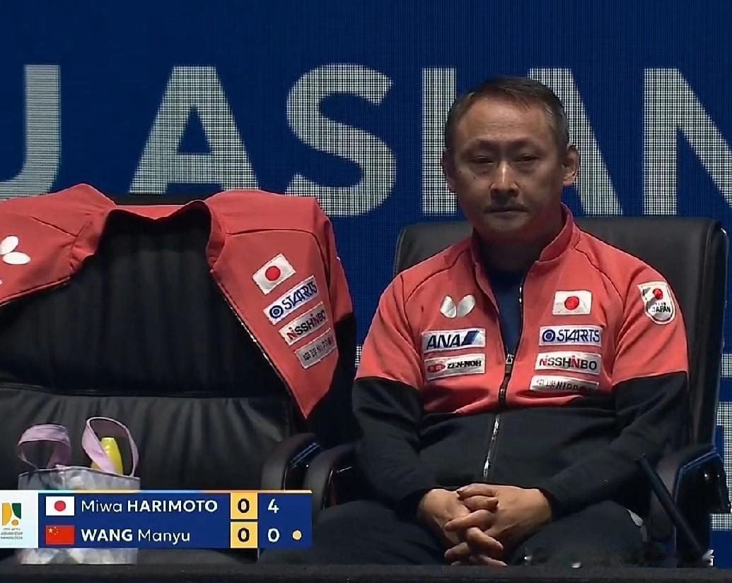 张本宇看女儿开局连得4分，内心里是还是充满自豪的。都说张本宇的教育很成功，培养