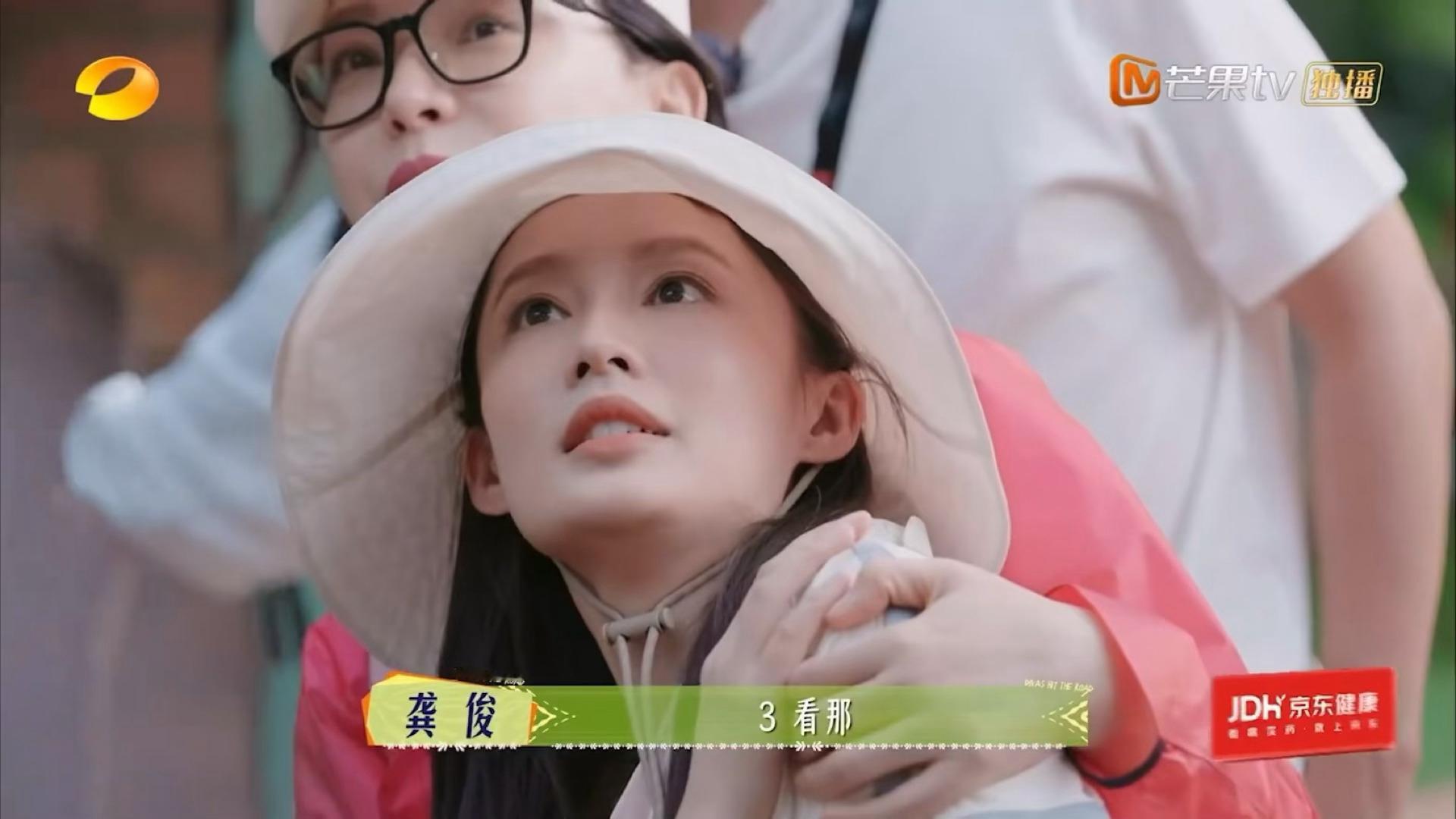 李沁来都来了李沁太可爱了哈哈哈谁懂李沁虽然害怕，但是来都来了必须出片，看着很清
