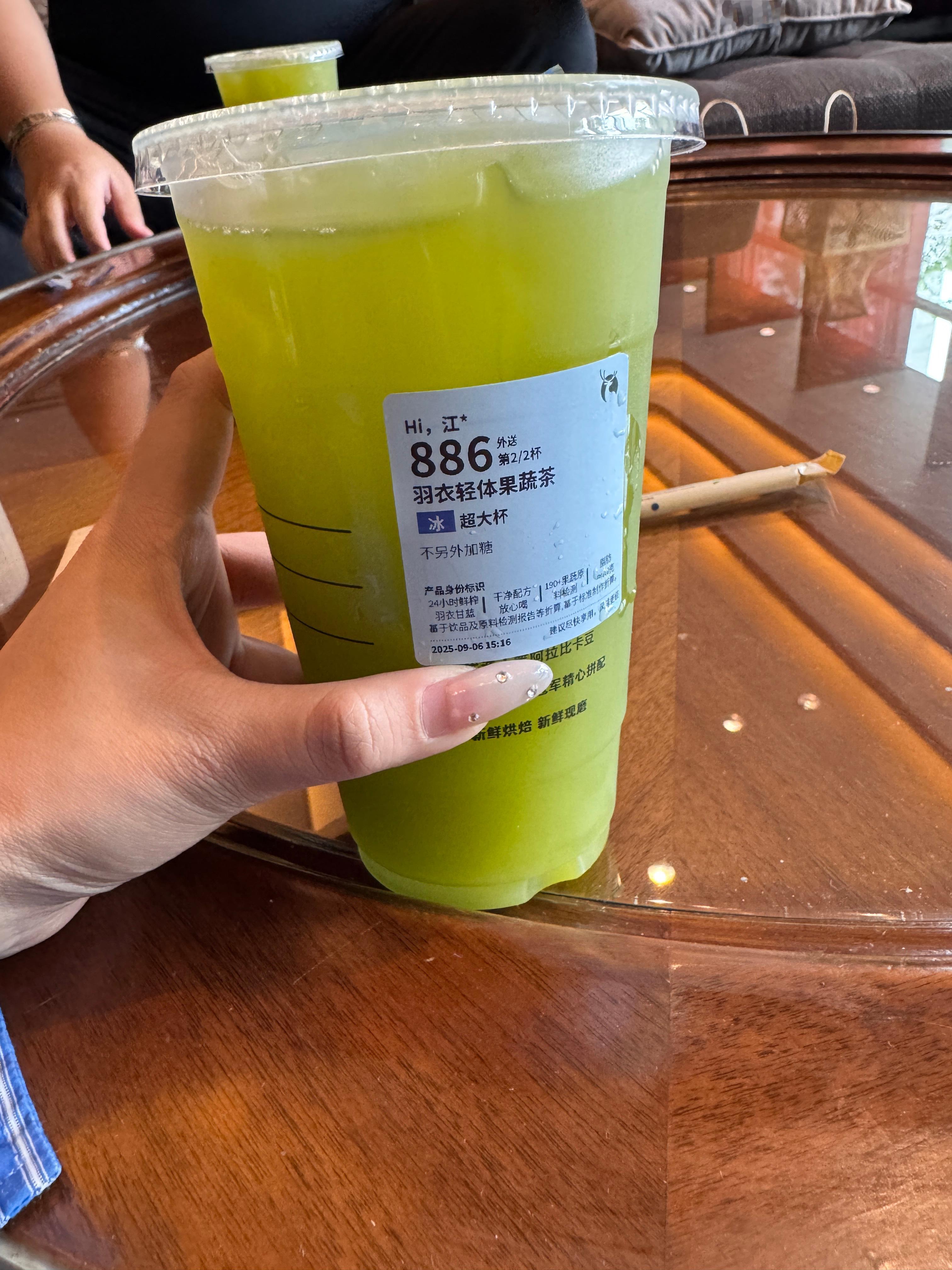 今天连喝两杯！超级好喝诶！瑞幸：羽衣轻体果蔬茶不另外加糖​​​