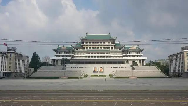 日本为什么忌惮朝鲜！第一，朝鲜境内没有日企，人家不稀罕。第二，朝鲜人也不用日本的