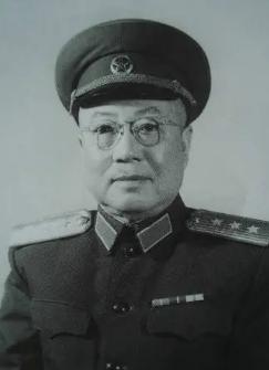 全军最难管的开国上将，谁劝都不听，唯独对陈赓心悦诚服，这位让全军首长都倍感头疼的