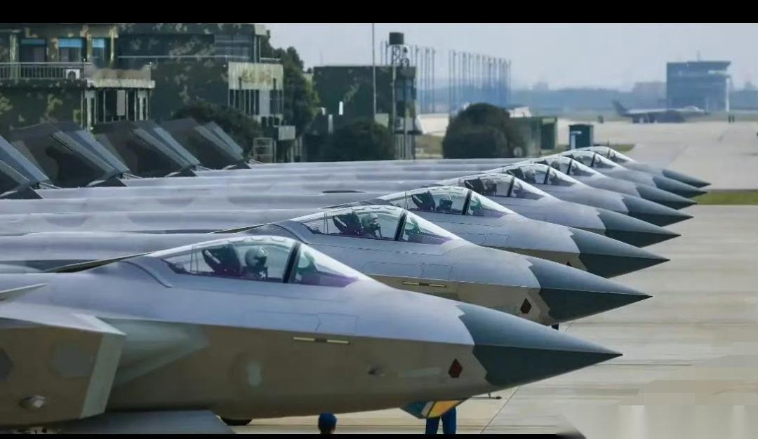 全球都以为2026年4月，中东要再次爆发惨烈战争——美军15艘顶级战舰气势汹汹