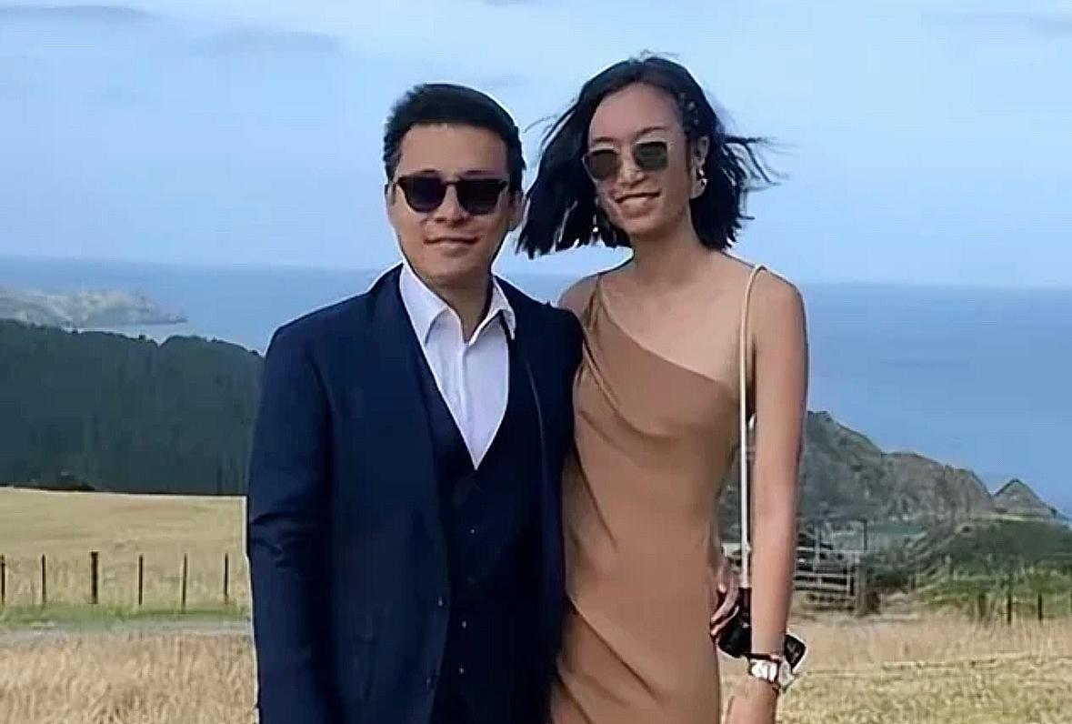 36岁霍启仁终于结婚了，可是他却笑不出来，他这个婚礼办得那么低调，这就说明了