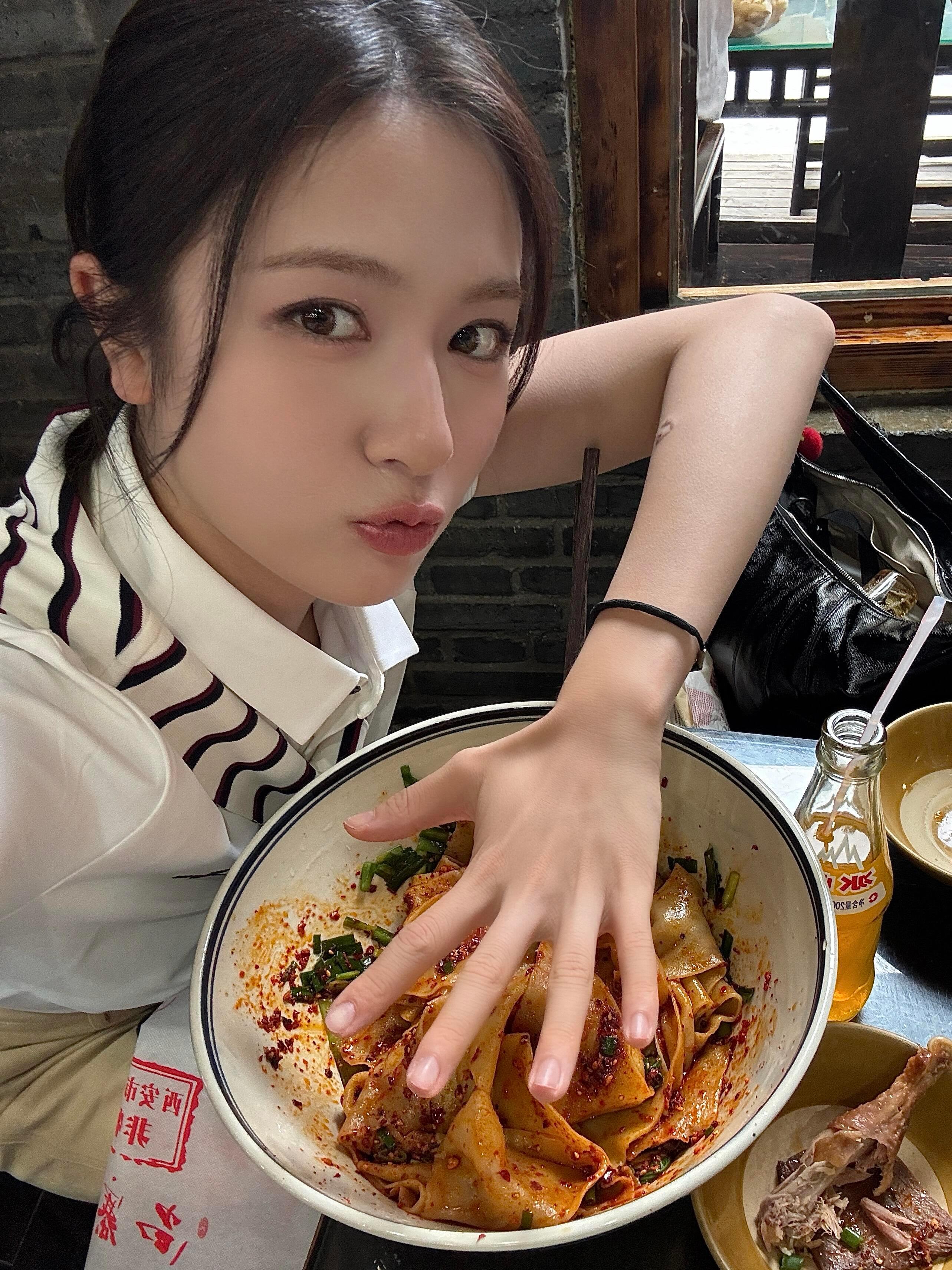 所有人向这个女孩致敬🫡