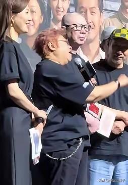 什么叫弄巧成拙，部分演艺明星为了给个面儿，包场《抓特务》，实际上把冯小刚弄到更加