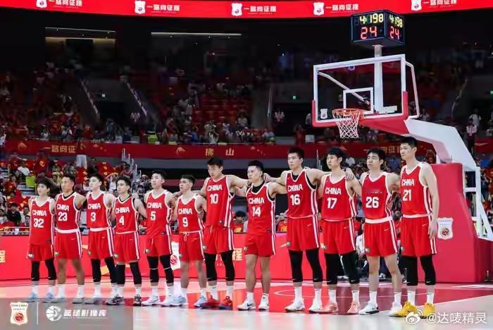 中国男篮确定世预赛15人大名单今日中国男篮宣布阵容调整完毕，偰李永炜、杨曦皓、