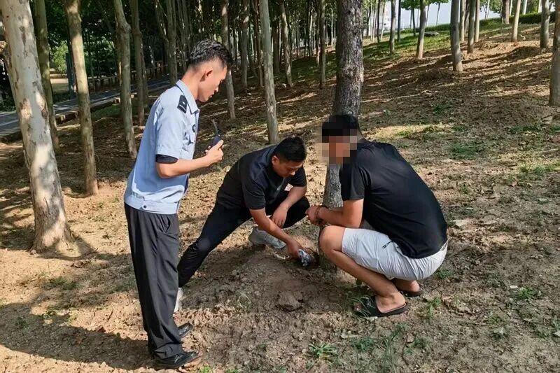人性经不起考验！！山东济宁一男子喊4个同事到家喝酒，酒劲上头开始吹自己有钱，