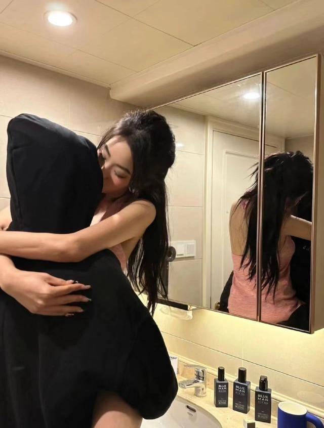 你听说过“绿帽情结”吗？就是说有一些人，他们会反复幻想，自己的伴侣跟别人发生关