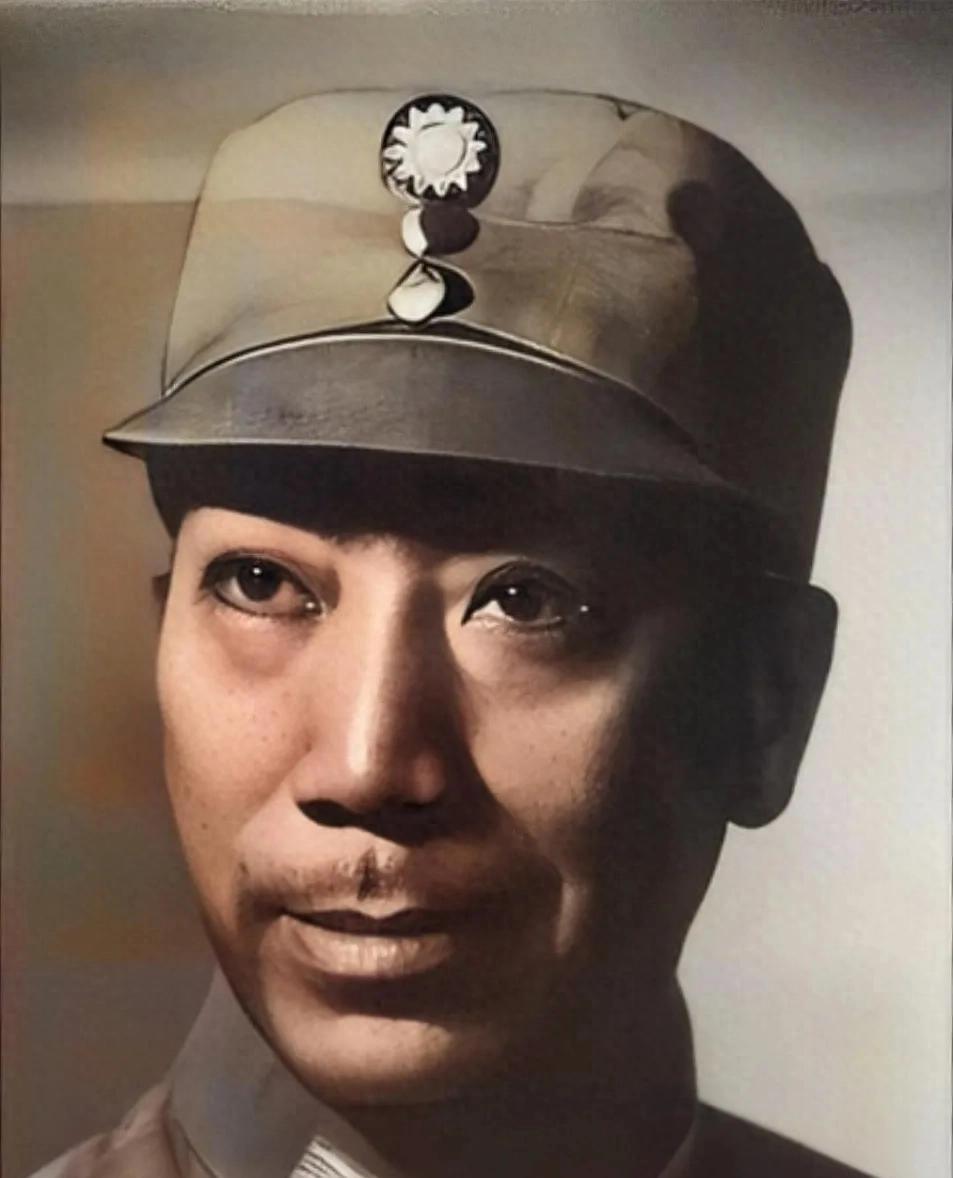 西安事变中蒋介石险些丧命，戴笠跪地抱住他的脚痛哭，自责因为疏忽差点酿成大祸！1