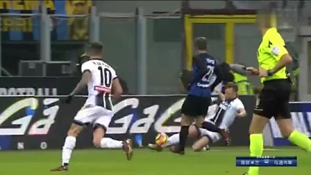 认为乌迪内斯赞帕塔犯规了[www.nanke03.com