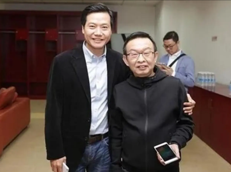 雷军对陈年那么好，很大一部分原因是对卓越的不甘，对当年卓越那帮老兄弟有遗憾。雷军