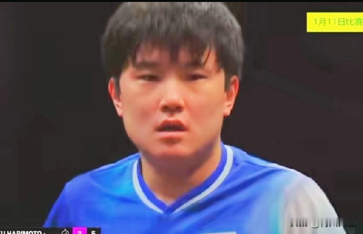 就是这哥们，林昀儒赢个球，他就大喊一声，声音贼大，把张本智和吓一哆嗦！哈哈终