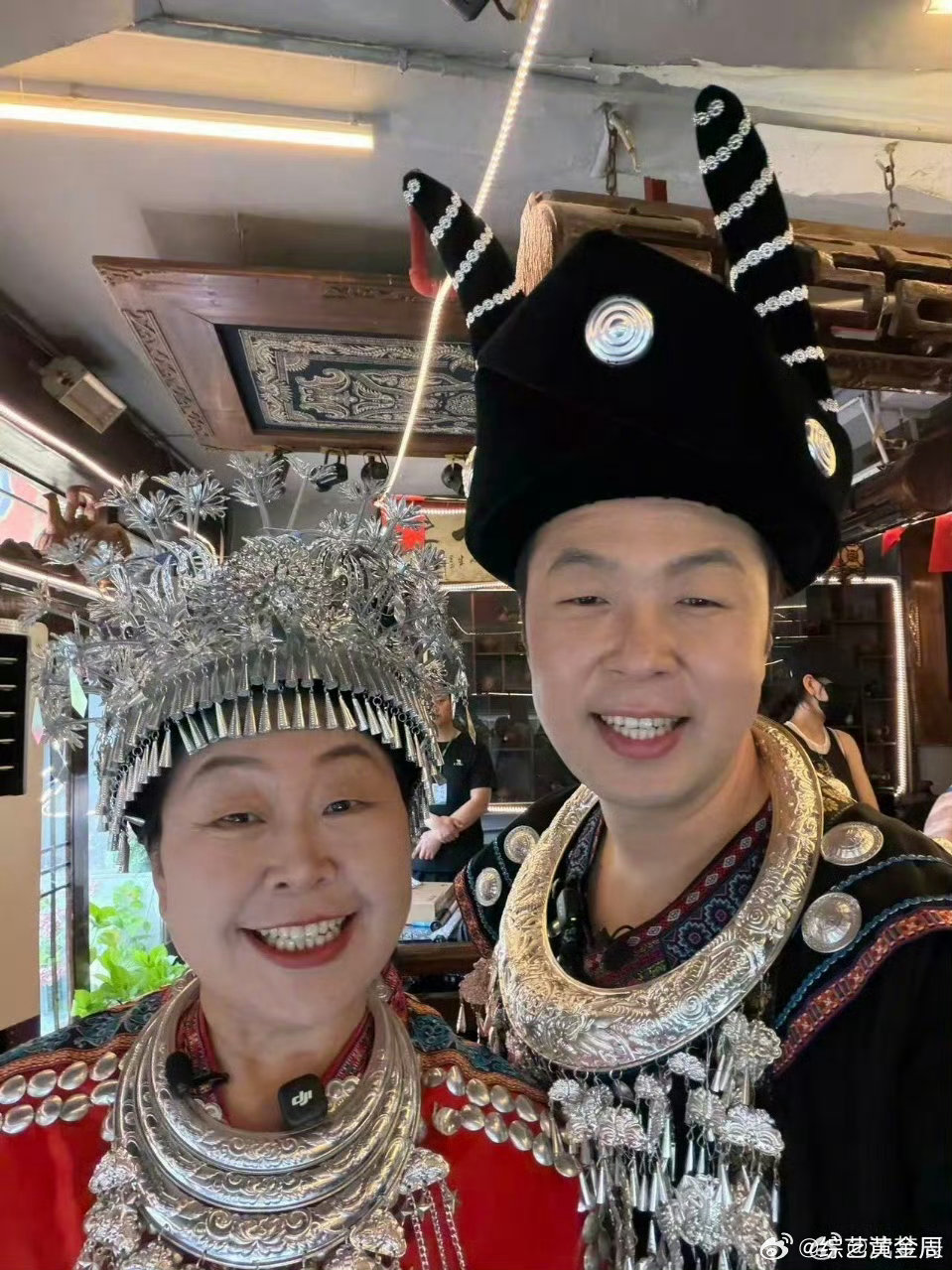 杜海涛和妈妈也太像了，沈梦辰求助网友，第一眼你能认出哪个是老公吗沈梦辰到底哪个