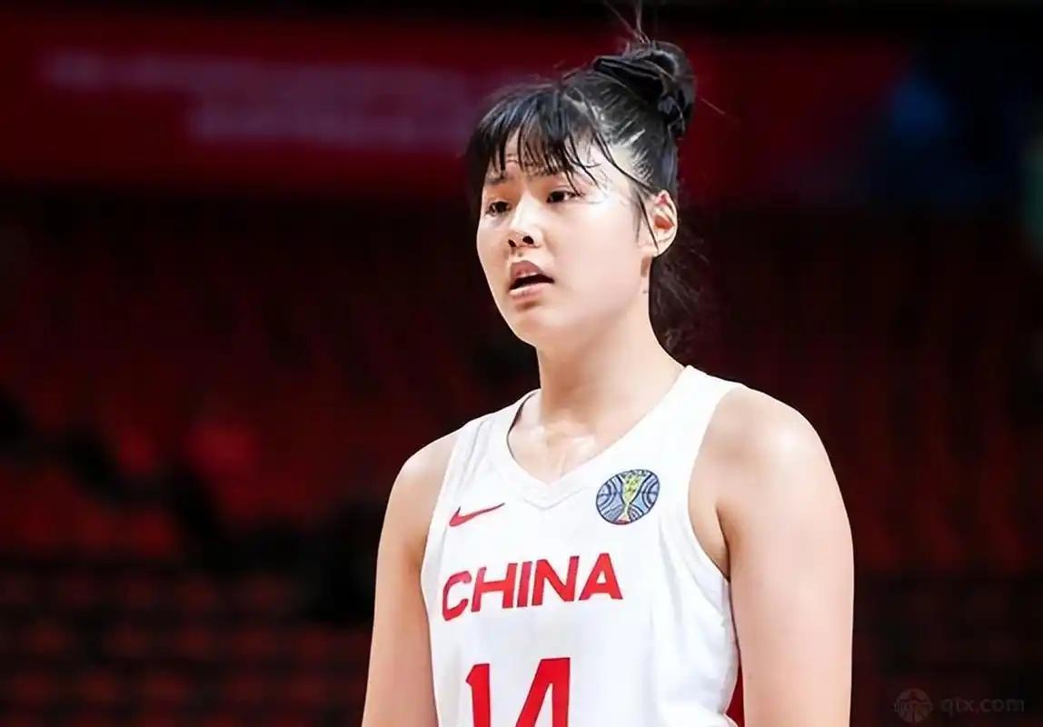 李月汝实在太过低调！翻看履历才知晓，27岁手握世界杯亚军、两枚亚运金牌、三座