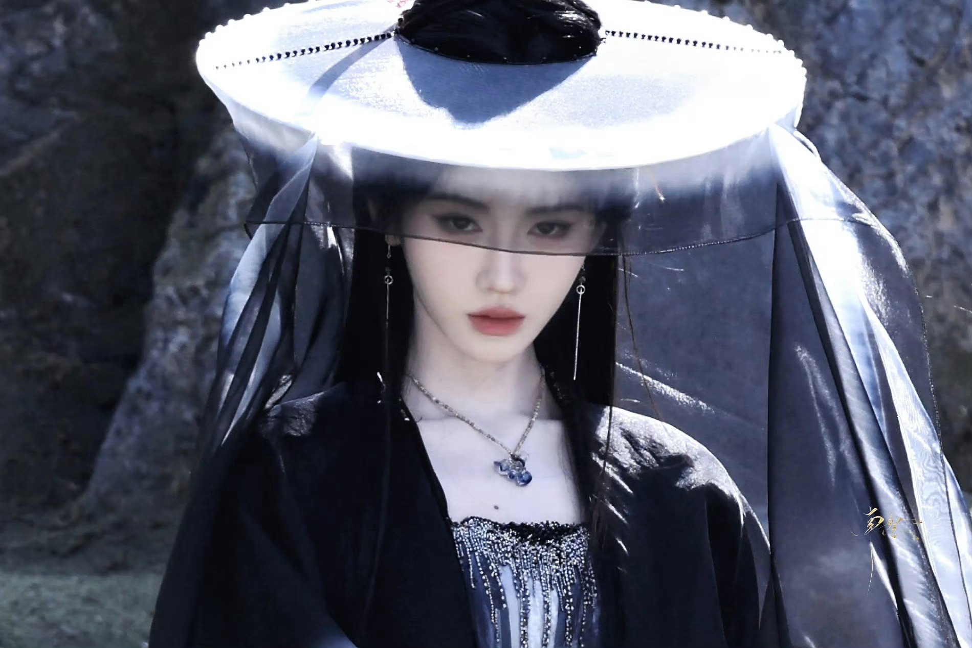 冷酷侠女和萌萌阿黛，鞠婧祎这个反差太带感了🤩​​​