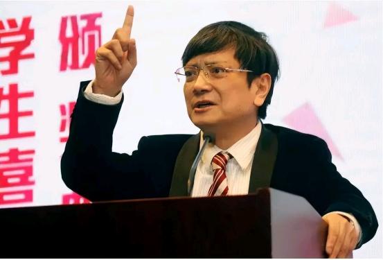 郑强教授，再次发出“王炸”言论，语出惊人！他表示，现在大家都去搞人工智能，但是我