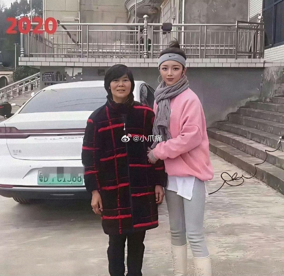 六年换奔驰，这个女儿厉害了