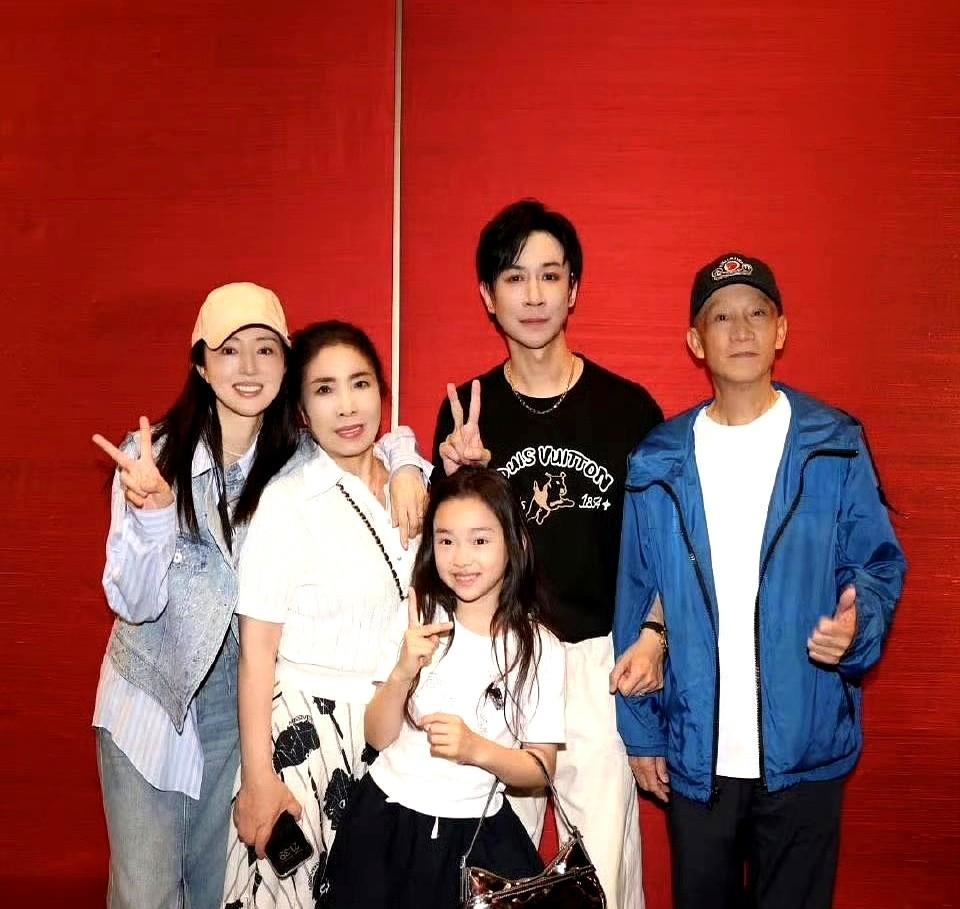 “小张张”也能当爸？继父被娃喊外号，不炸毛还陪笑，这操作换自家早掀桌。张