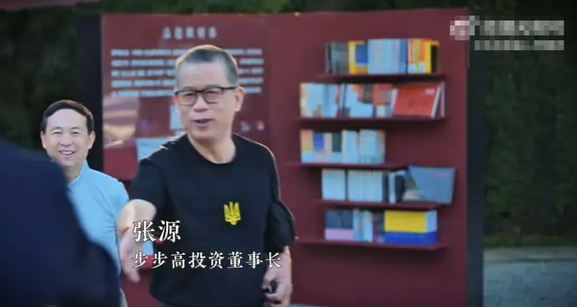 看有人发张源去参加李国庆婚礼的照片，我就笑，他大概是去砸场子的。李国庆这婚礼