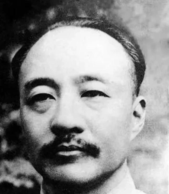 民国初年，李烈钧看上了好兄弟龚永的夫人华世琦。一天，李烈钧给了龚夫人2万大洋，说