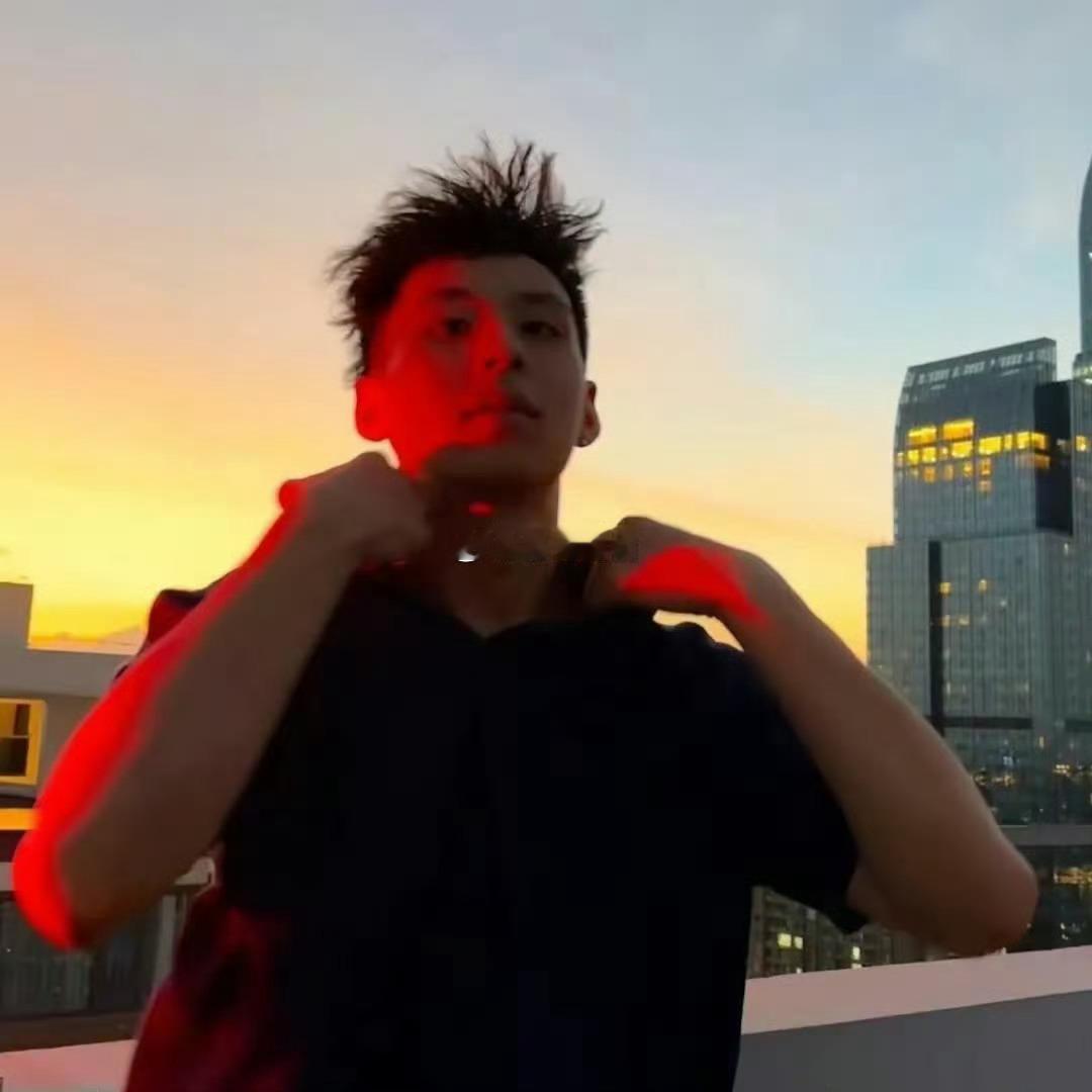 射手座的男士最喜欢用“大家都是朋友嘛”来做挡箭牌。哪怕动了歪心思，也会为自己找个
