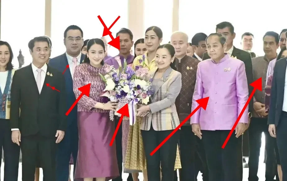 佩通坦上任，玄学加持，要开挂？天呐！佩通坦上任第一天就搞