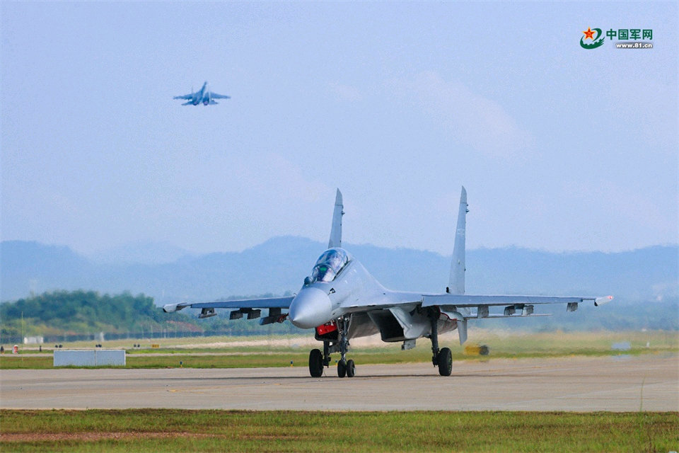 南空“霹雳雄鹰”歼-16/苏-30MKK这家最近的素材不少#烽火问鼎计划##制胜空天#​