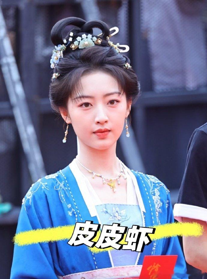 邓恩熙董思成恰逢春开机路透恰逢春开机路透图邓恩熙董思成恰逢春开机路透