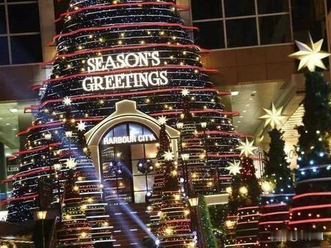 临近2025年圣诞节，英国的伦敦市长，是一位来自巴基斯坦人的后裔，信仰穆斯林，近