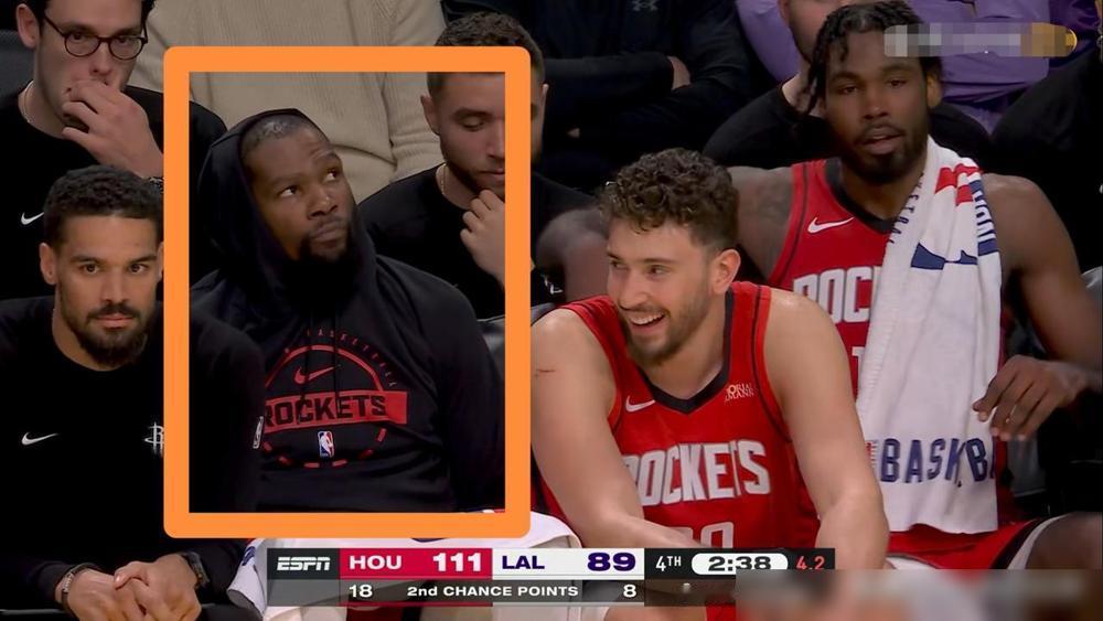 火箭超级巨星杜兰特真是太让人捉摸不透了！在今天火箭客场挑战湖人的圣诞大战中，当时