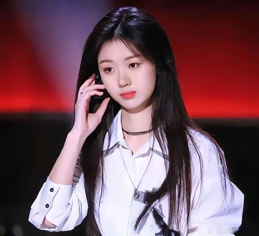 果然面相是会骗人的，拥有顶级音乐天赋的单依纯就是个例子，看上去她脸圆圆的，像邻家