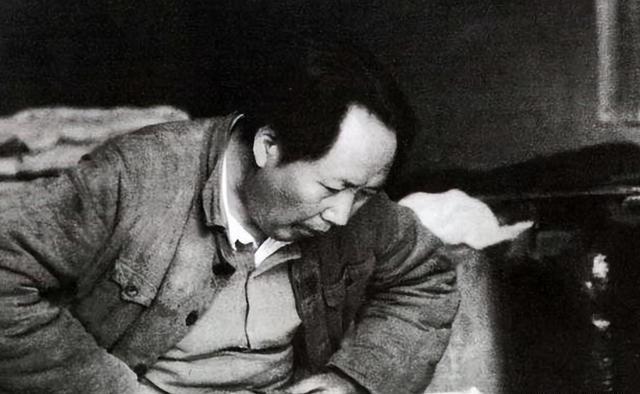 滕代远是红军创建人之一，资历战功都是大将标准，为何没有授衔？然而，革命之路并