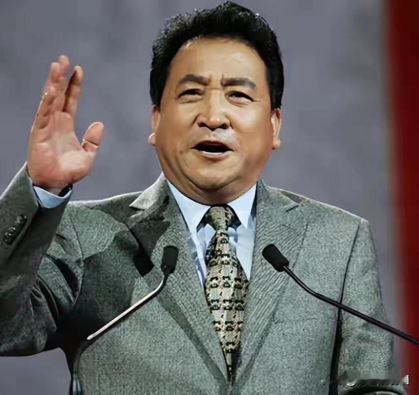 姜昆说，中国相声在往前发展的时候，永远有两个从不能够，逾越的这样的高峰。几乎很少