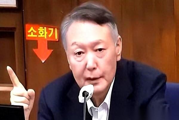 “把人带到我面前，我亲手枪毙。”听到法庭上特战司令官复述这句话时，我后背都凉了